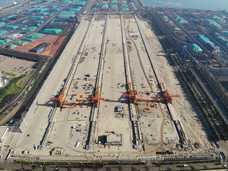 中心堆场装卸设备安装调试.jpg 中心堆场装卸设备安装调试.jpg