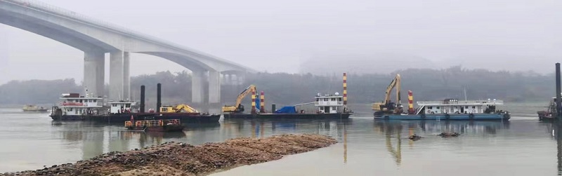 施工NO.9标段船舶开挖现场.jpg 施工NO.9标段船舶开挖现场.jpg