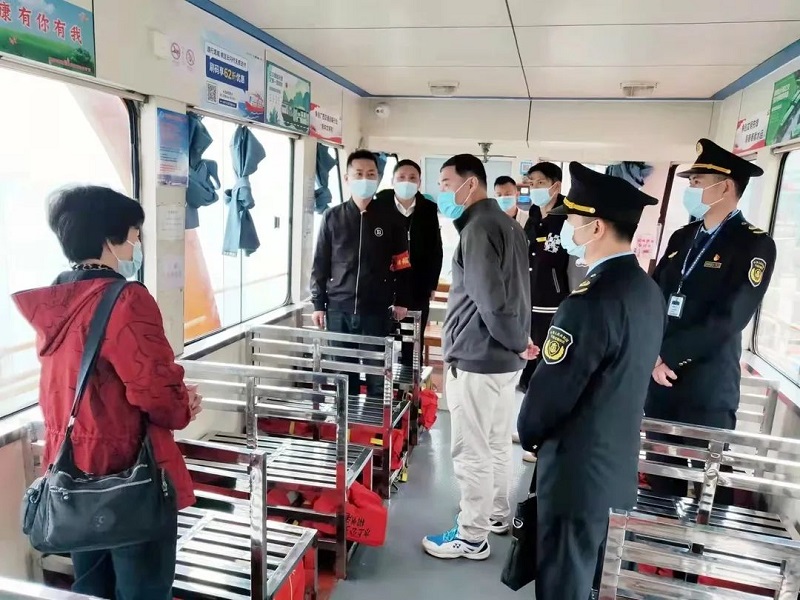 暗访暗查组督导柳州市顺达水上公交有限公司船舶.jpg 暗访暗查组督导柳州市顺达水上公交有限公司船舶.jpg