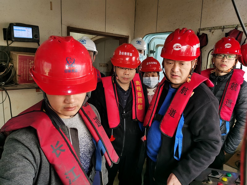 2月28日，指挥部带队到二期工程工地督查梧州西江大桥桥区航道施工进度（黎文学 摄） - 副本.jpg