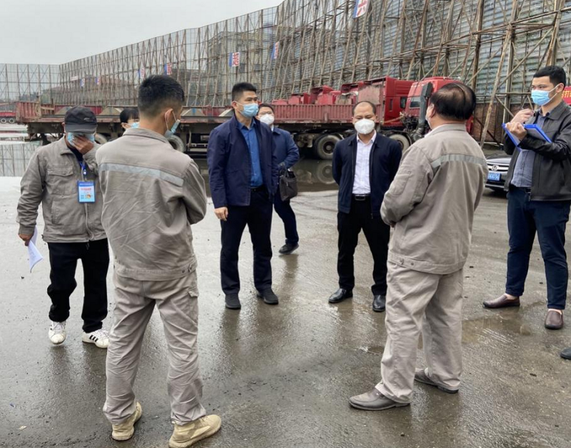 深入港口一线开展防疫检查- 副本.png