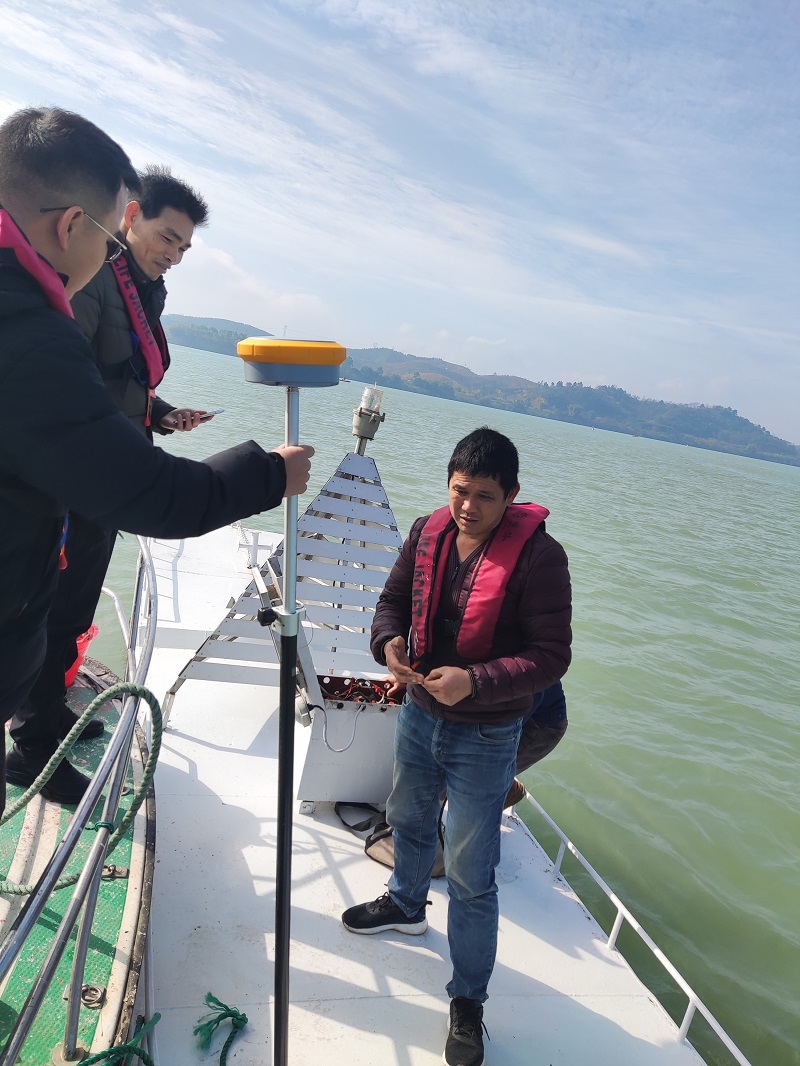 运用新设备实测侧面标坐标.jpg 运用新设备实测侧面标坐标.jpg