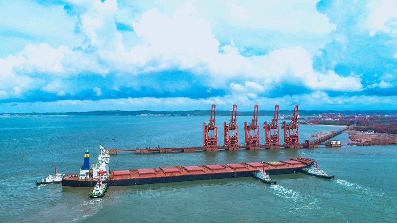 图二为防城港港口生产稳中求进 - 副本.jpg