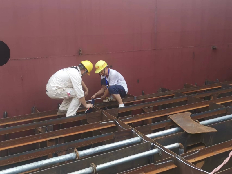 柳州船检监控小组检查现场检查船舶焊接质量 (2).jpg