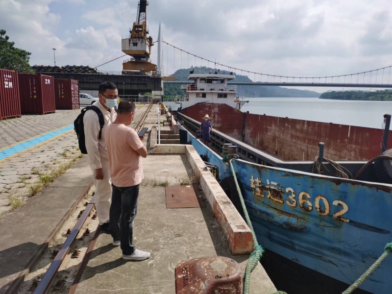 柳州船舶检验中心采用“现场+视频”检验方式对桂运3602开展年度检验.jpg 柳州船舶检验中心采用“现场+视频”检验方式对桂运3602开展年度检验.jpg