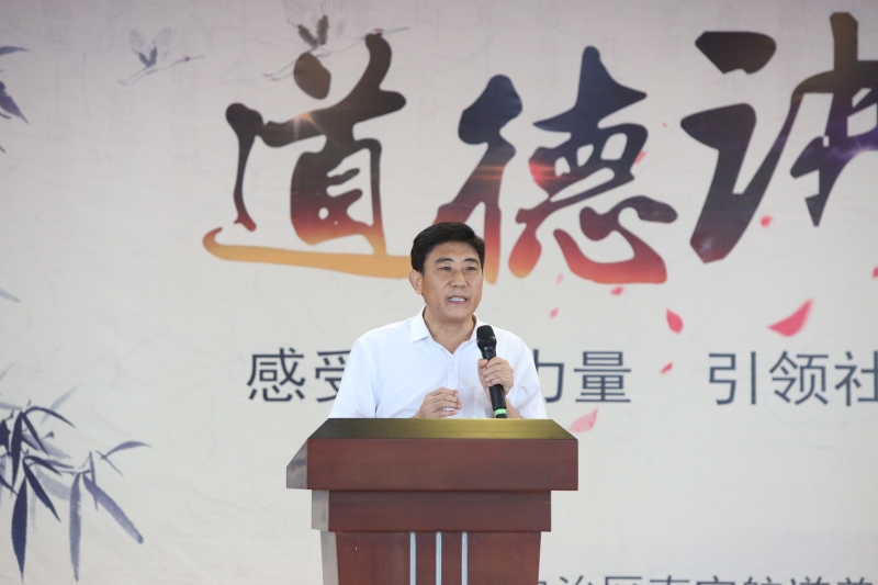 中心党委副书记、纪委书记为大家讲述家风故事.JPG