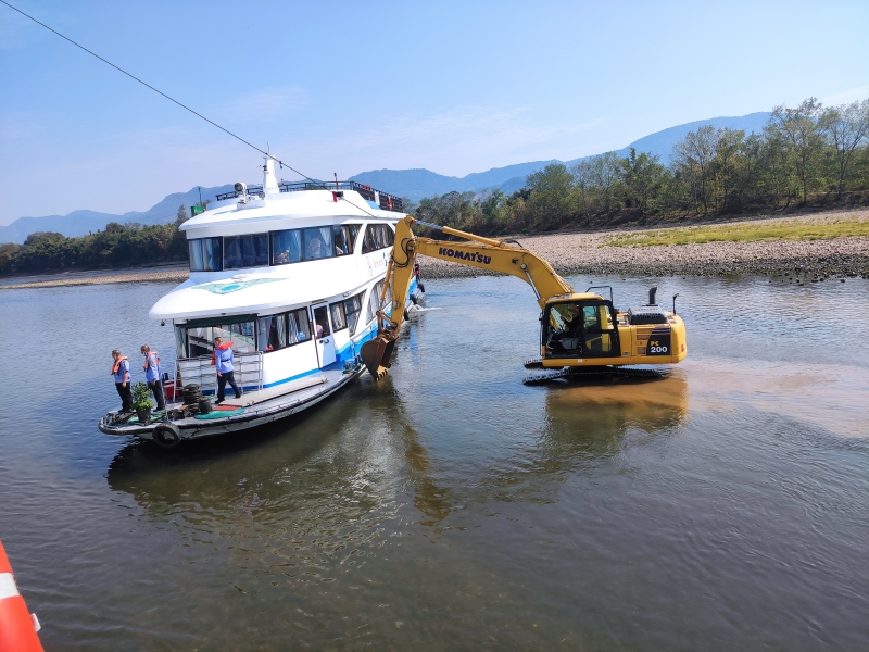 紧急救援现场.jpg 紧急救援现场.jpg