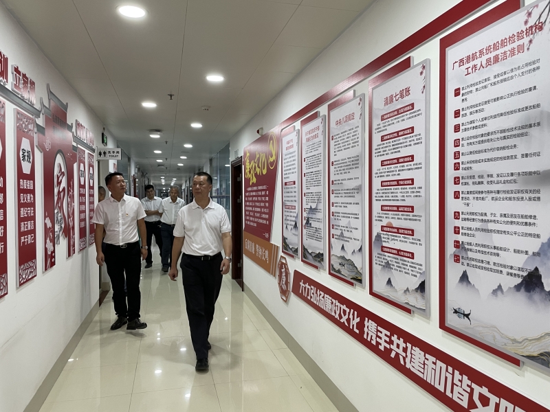 谭健文副主任参观梧州船检廉政、家风文化墙.jpg