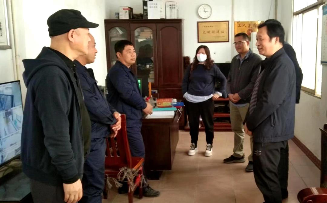 核查组到龙圩航道站了解航道养护开展情况.jpg 核查组到龙圩航道站了解航道养护开展情况.jpg