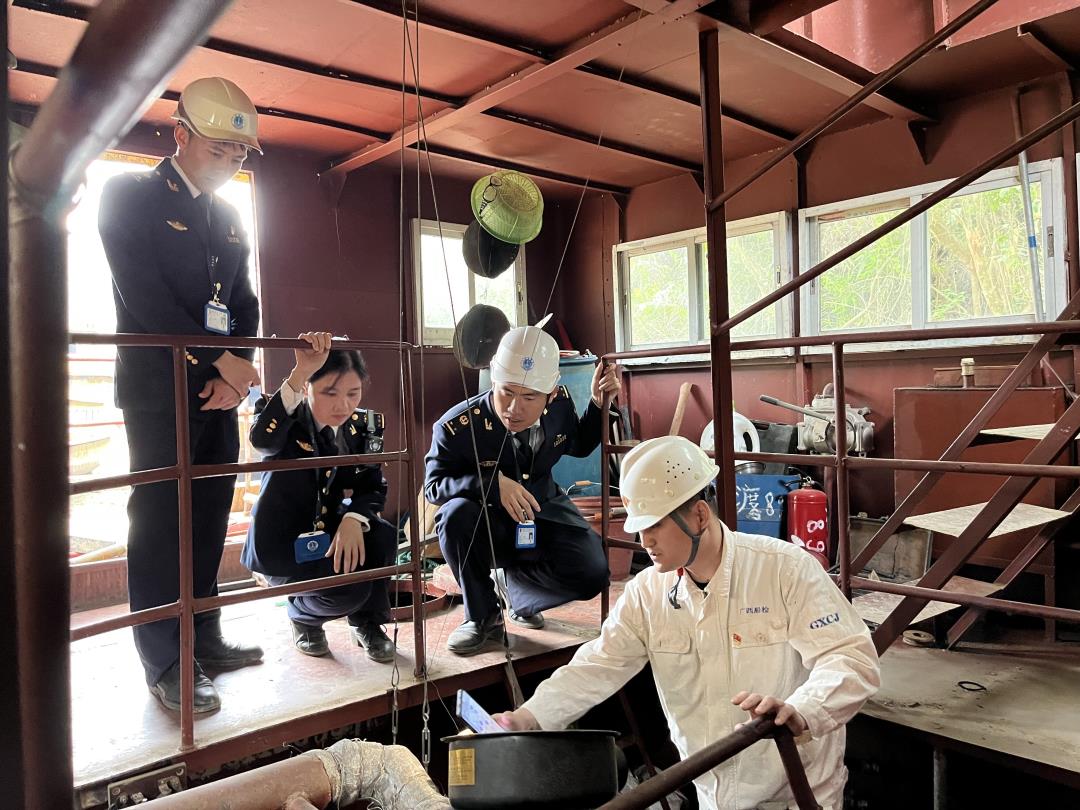 船检海事两部门相互交流学习.jpg 船检海事两部门相互交流学习.jpg