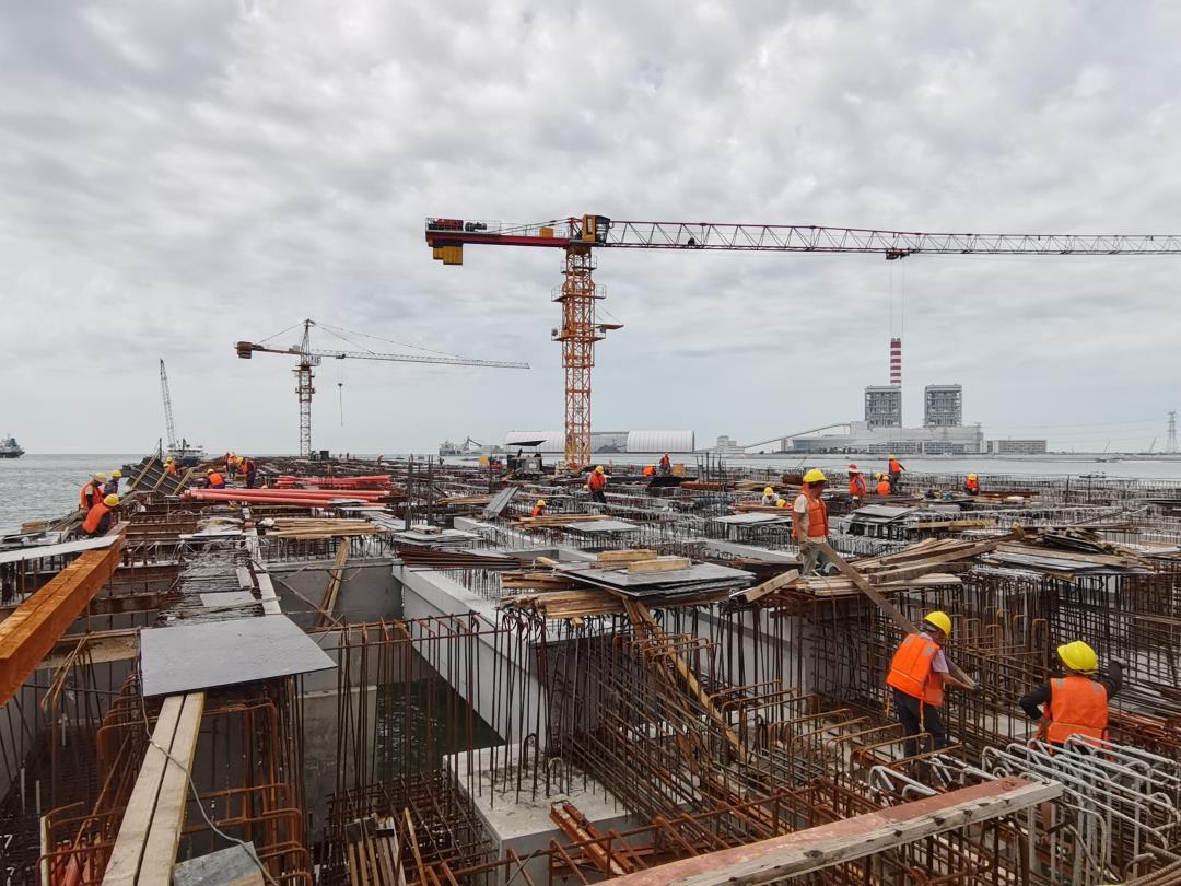 石头埠作业区8号9号泊位工程施工现场.jpg