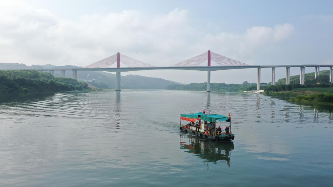 施工标段开展多波束扫测外业验收现场.jpg 施工标段开展多波束扫测外业验收现场.jpg