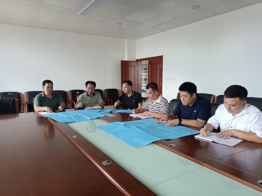 小组沟通交流现场.jpg
