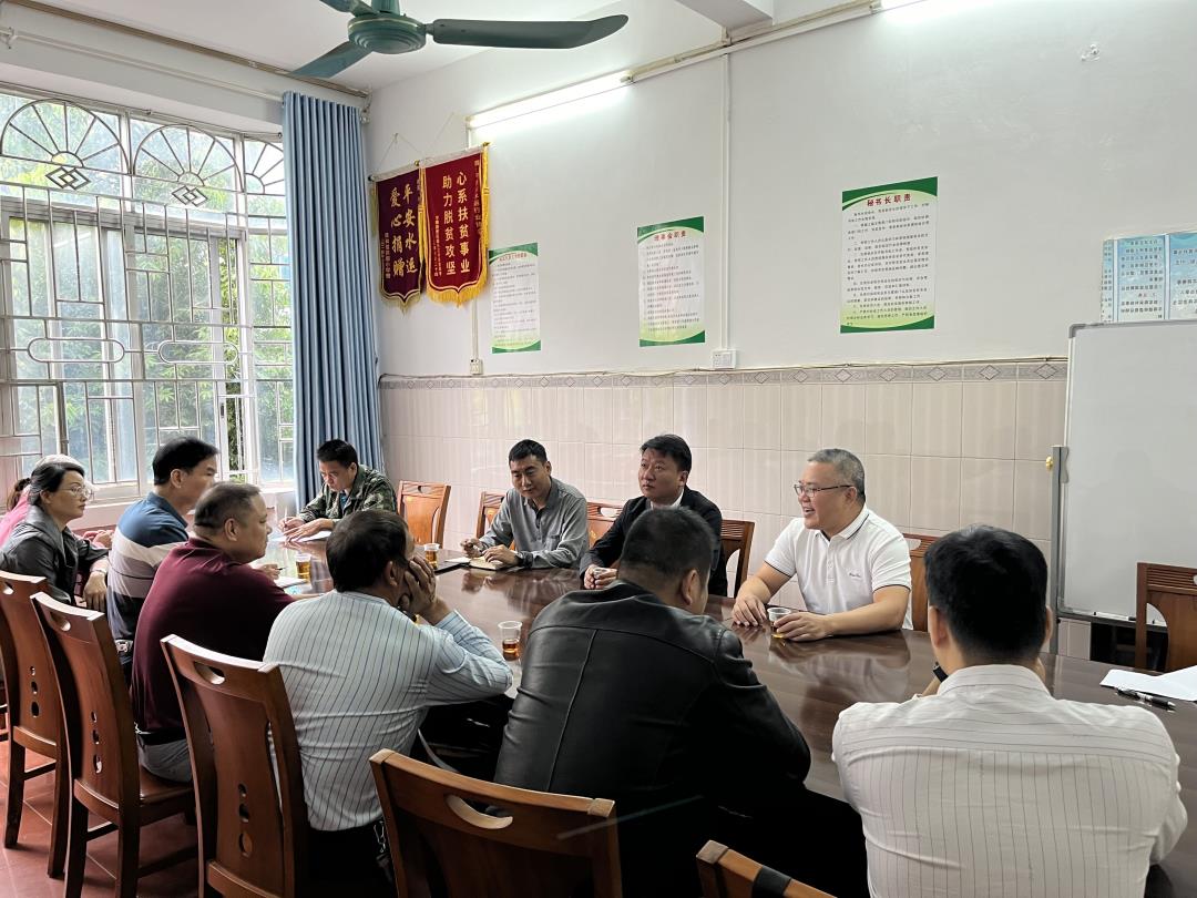 平南航运企业座谈.jpg 平南航运企业座谈.jpg