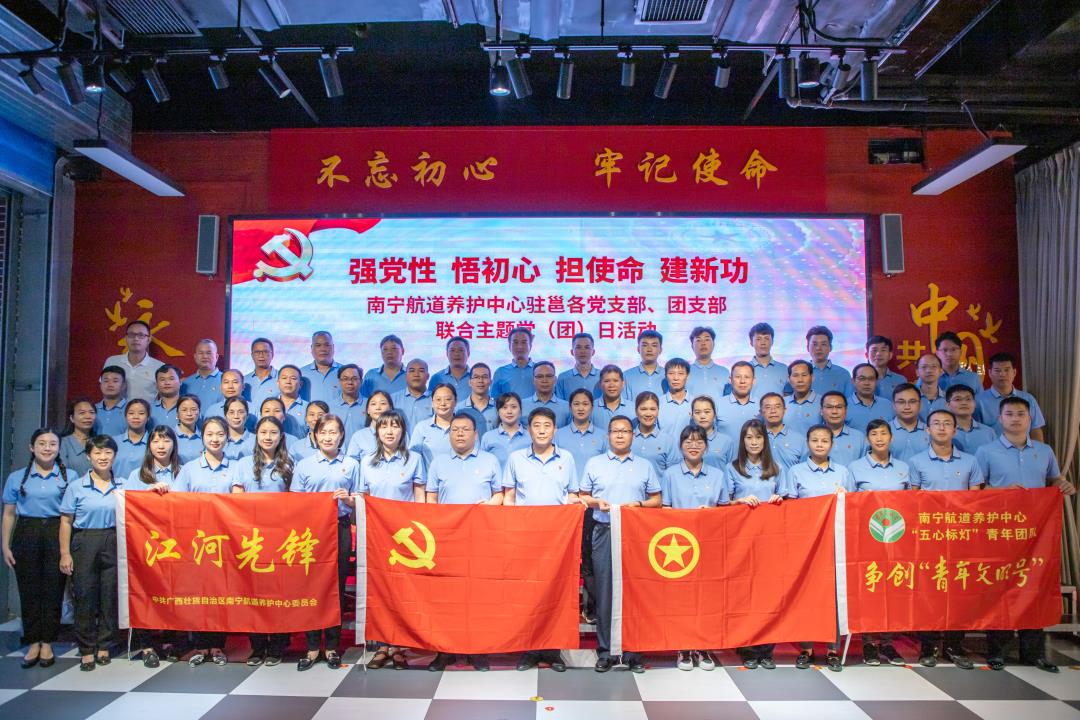 活动合影.jpg 活动合影.jpg