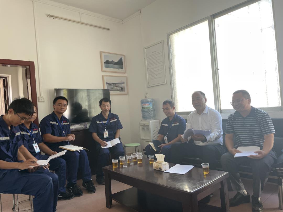 慰问江口航道站职工.jpg 慰问江口航道站职工.jpg