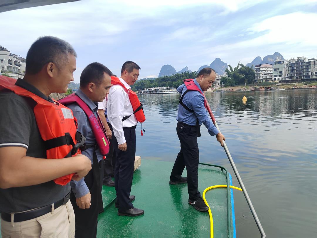 调研组实地检查.jpg 调研组实地检查.jpg