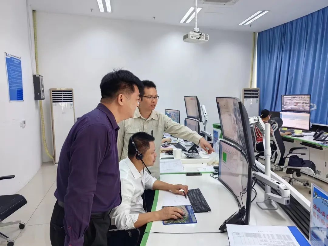 第三检查组在长洲船闸调度中心检查.jpg 第三检查组在长洲船闸调度中心检查.jpg