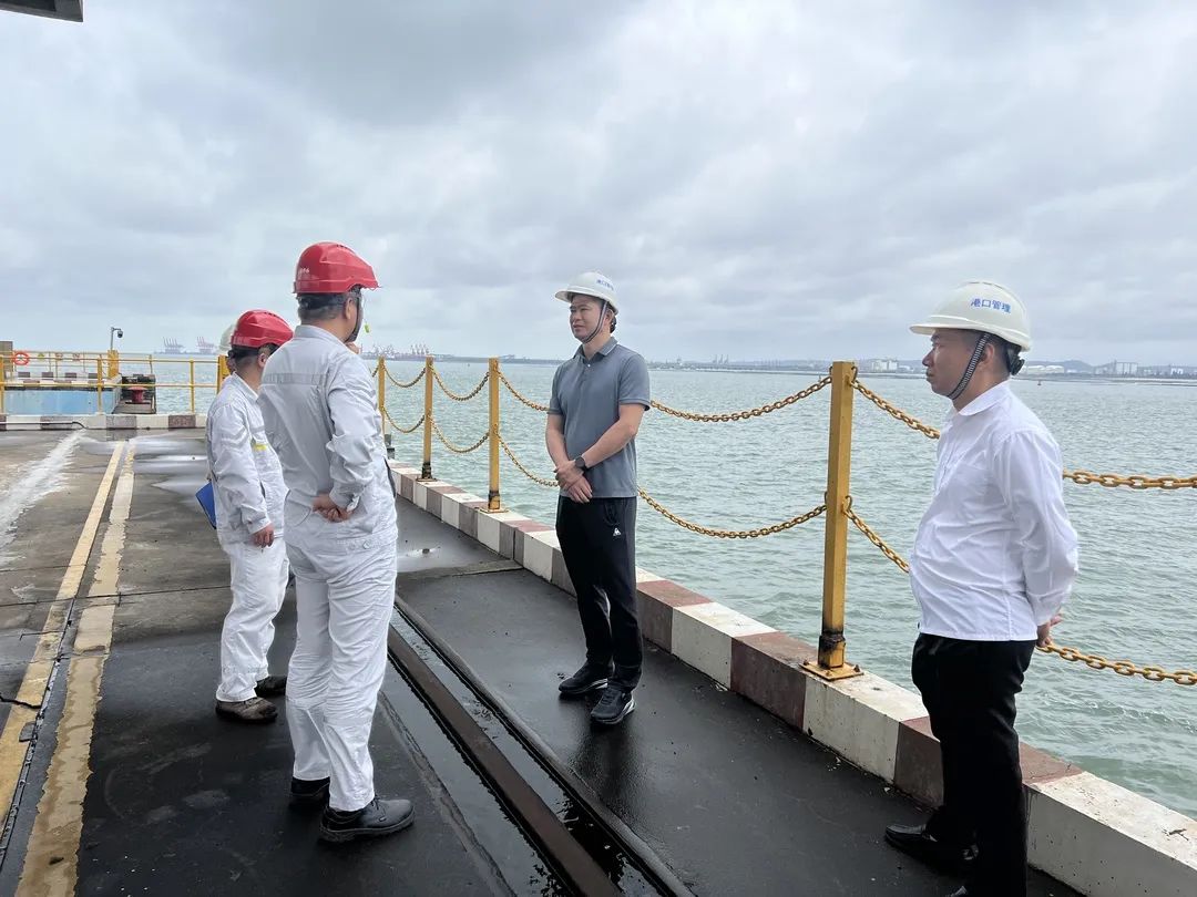 分局工作人员到港口码头开展检查.jpg 分局工作人员到港口码头开展检查.jpg