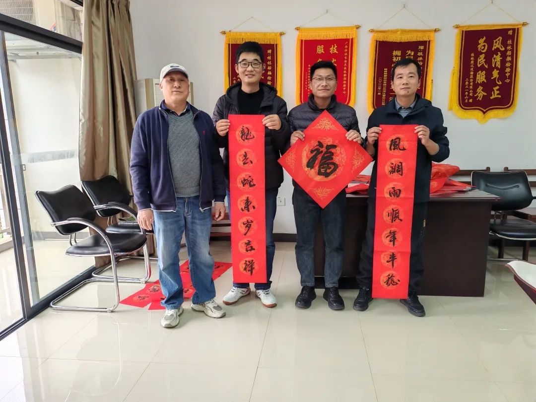 1738981538406038544.jpg 2.jpg