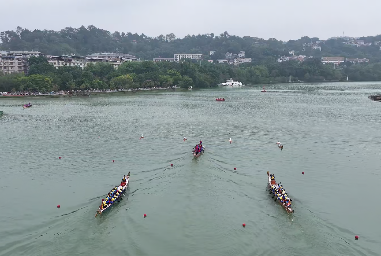 1749110391508002532.png 百色右江龙舟比赛现场.png