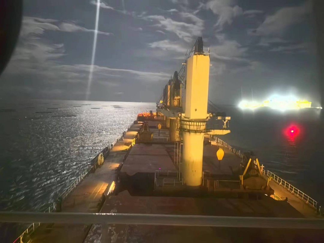 1750130092645011888.jpg 夜间引航.jpg