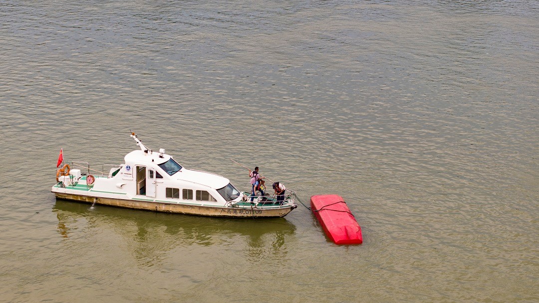 1751622063871012530.jpg 恢复侧翻浮标演练.jpg