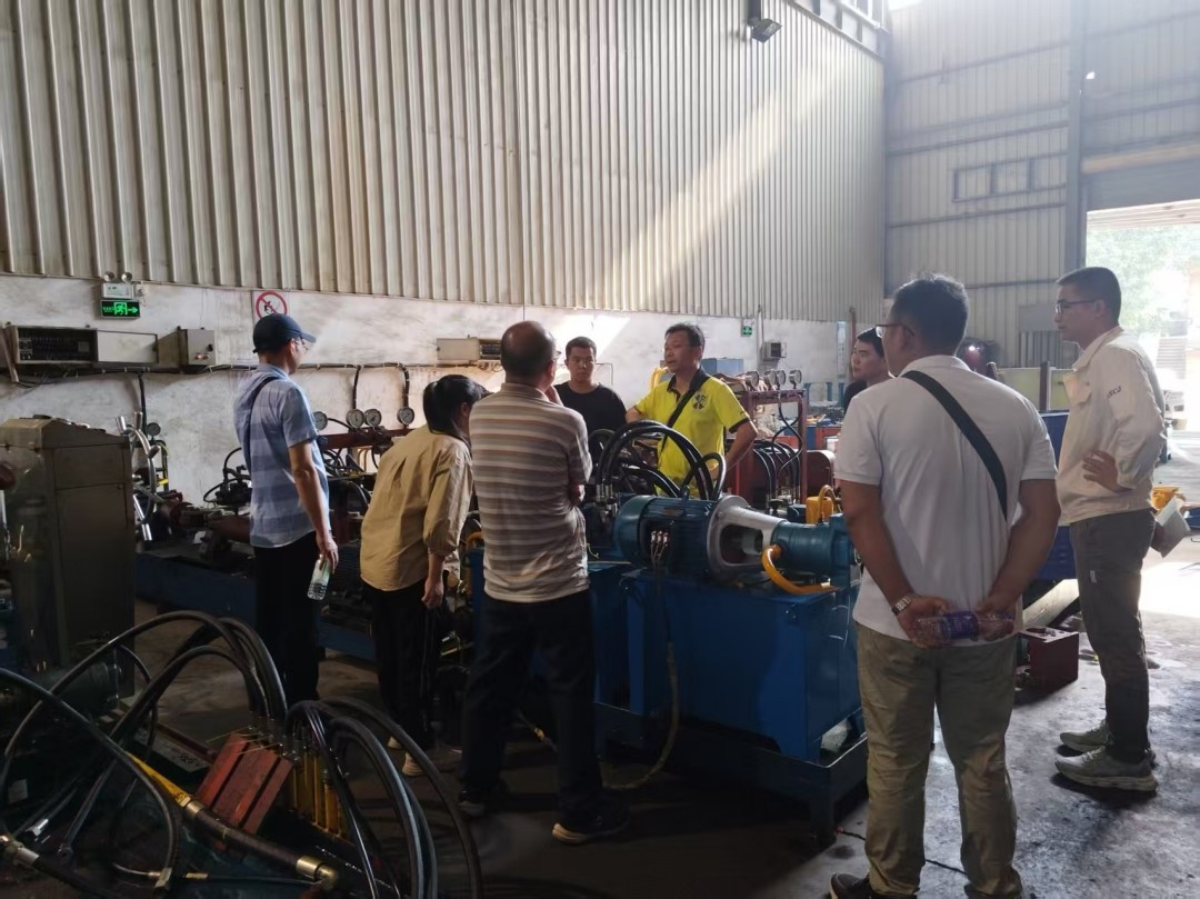 1751622852355081199.jpg 液压舵机清洗工艺课题小组开展现场现场研学.jpg