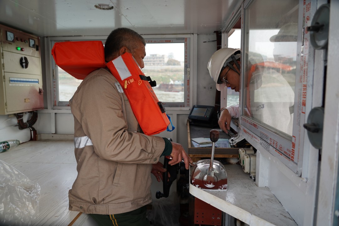 1751622932358099283.jpg 对安装了人力舵机的客渡船试航.jpg