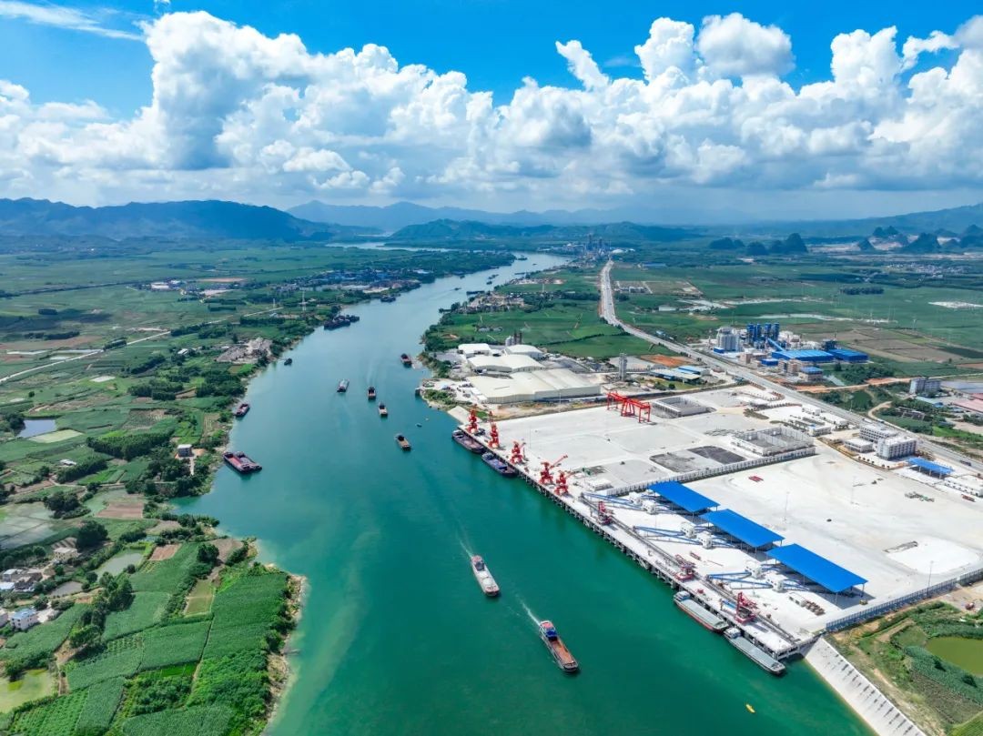 1752484219049000130.jpg 3.欣欣向荣的黔江航道.jpg