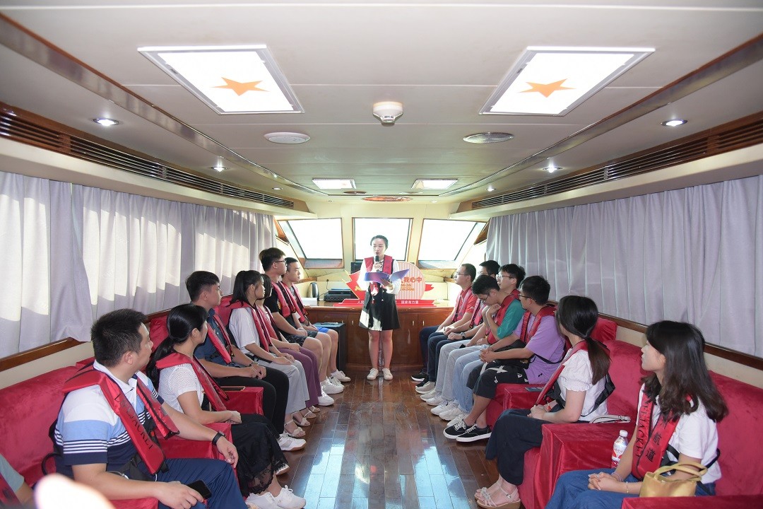 1752484385095083857.jpg 12.开展”水上讲堂“团课活动.jpg