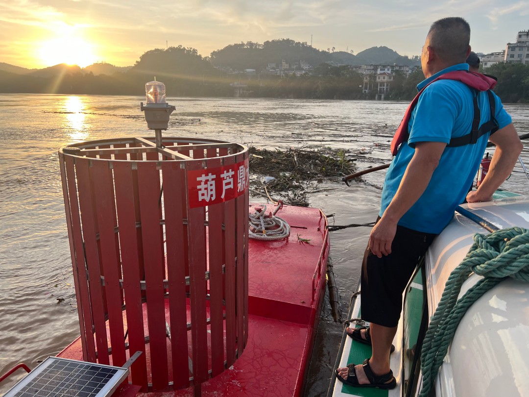 1759984704546024419.jpg 收撤航标1.jpg