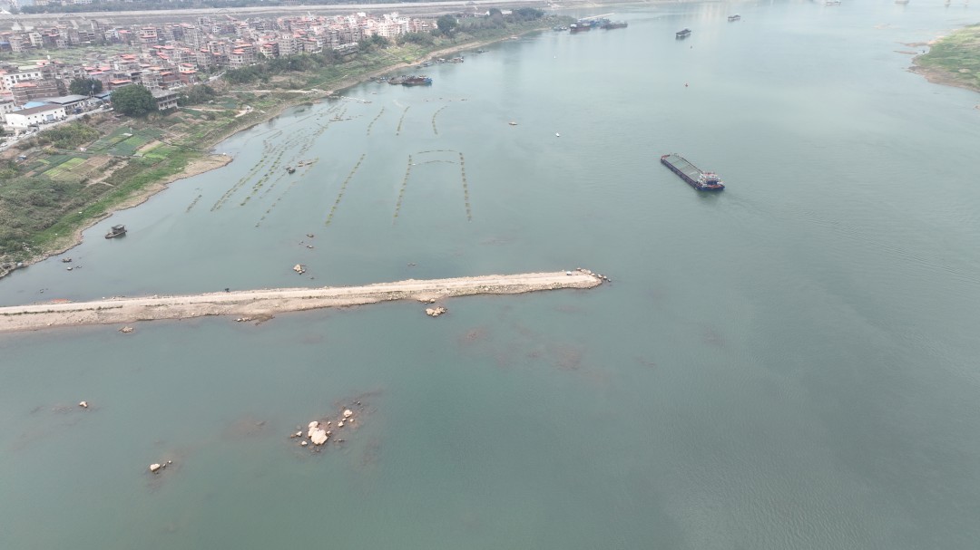 1768545379379021557.jpg 3无人机巡查航道整治建筑物.jpg